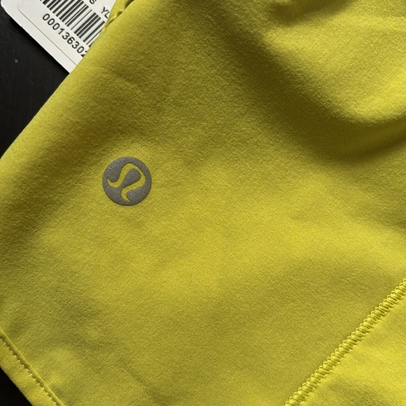 LULULEMON TRACK THAT MR SHORTS 5” IN YELLOW SERPENTINE (YLSR) SZ 6,8 NWT RARE! - Picture 5 of 11